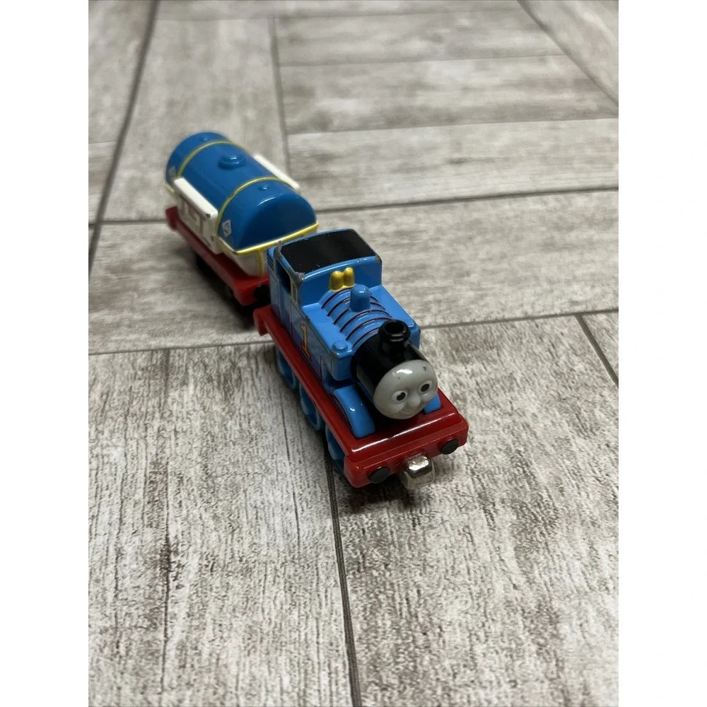 Thomas & Friends Take-N-Play Along Diecast Metal Thomas And‎ Jet Fuel Tanker